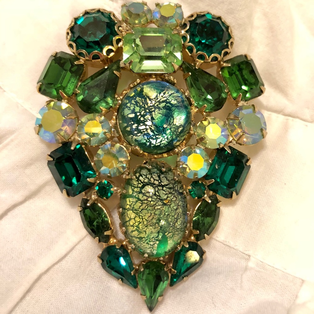 Vintage Emerald green brooch
